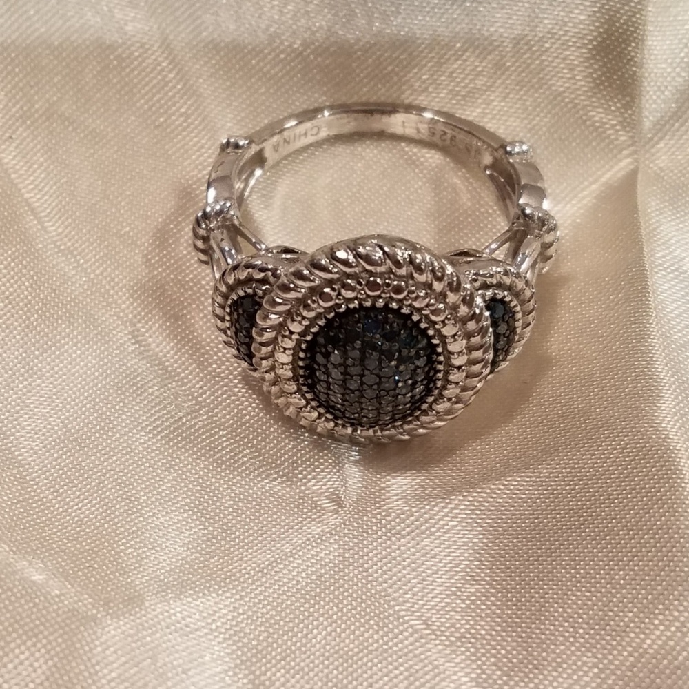 Blue sapphire ring